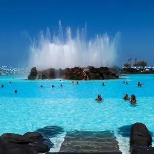 https://apt-detail-rose.in-canary-islands.com